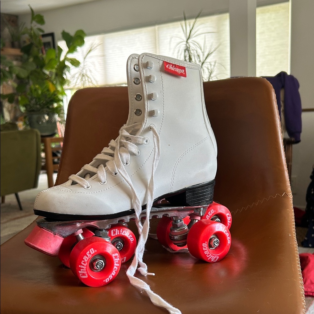 chic Women's White Roller Skates with Red Wheels